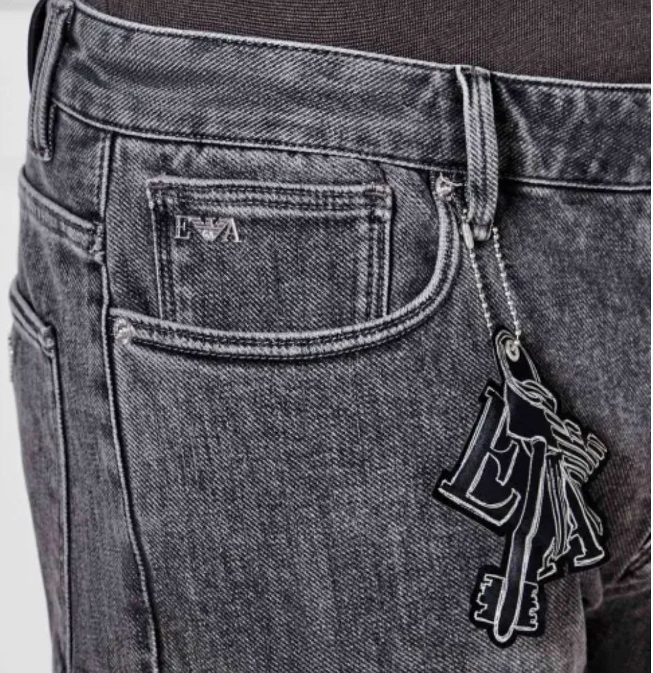 EMPORIO ARMANI Джинсы мужские серые J06